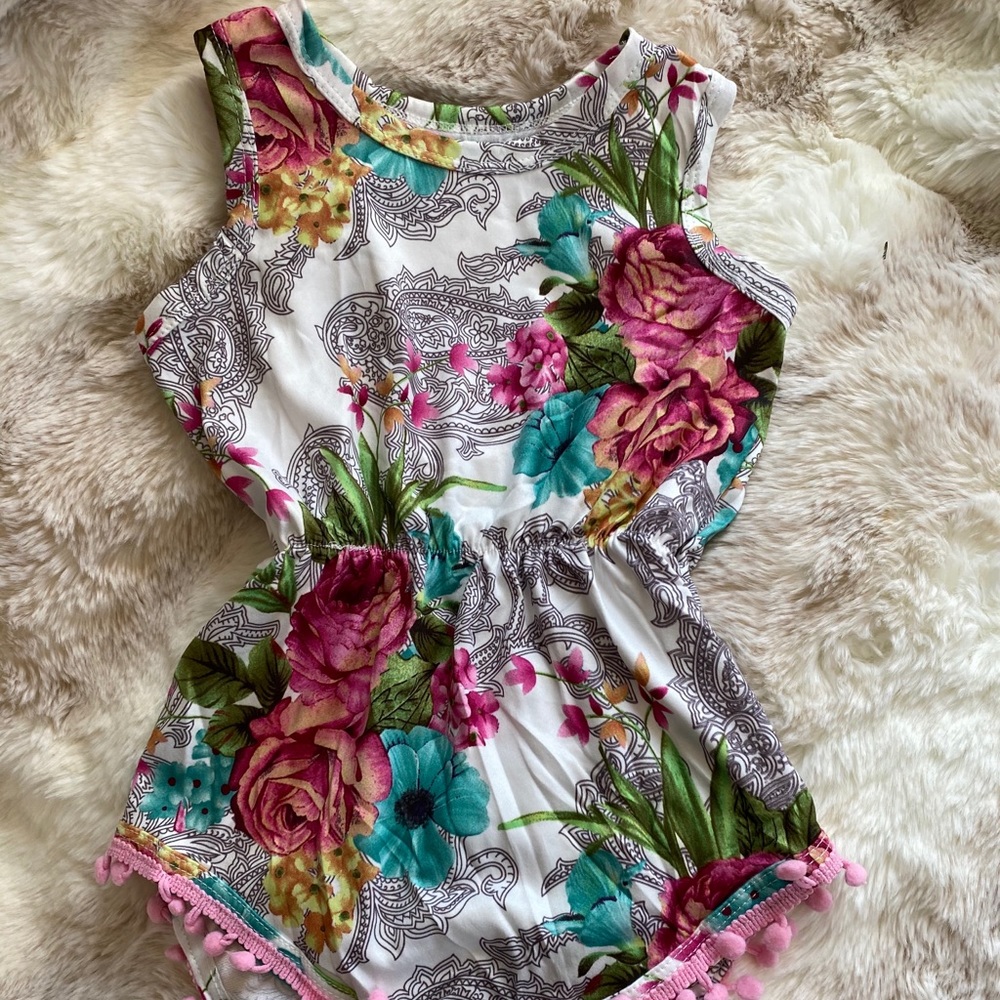 White romper with floral details NWOT
